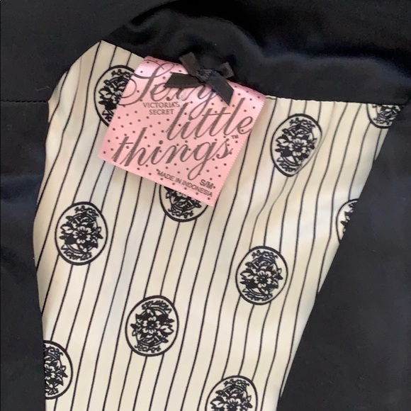 Victoria’s Secret Top with Belt - Picture 4 of 5